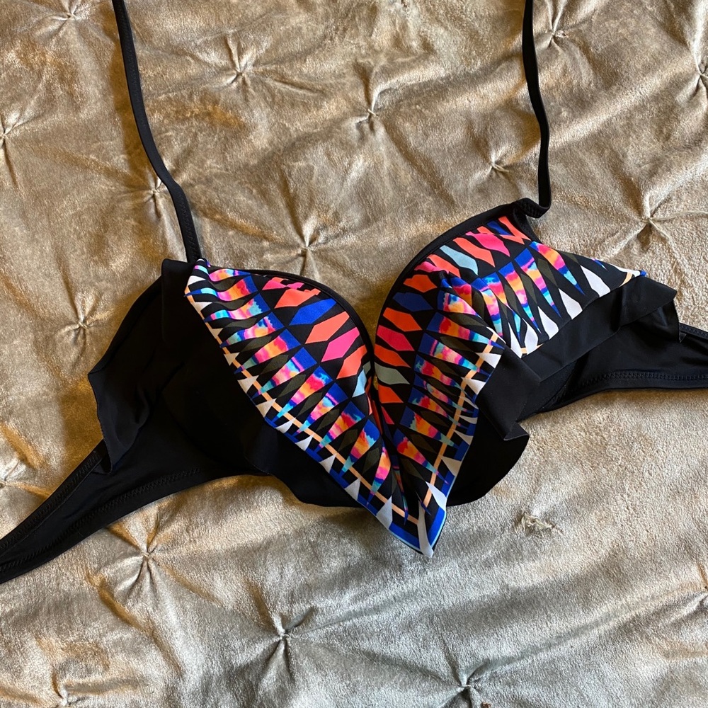 NWOT VICTORIAS SECRET PINK SWIM TOP SIZE SMALL